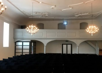 Schöner Saal im obersten Stock
