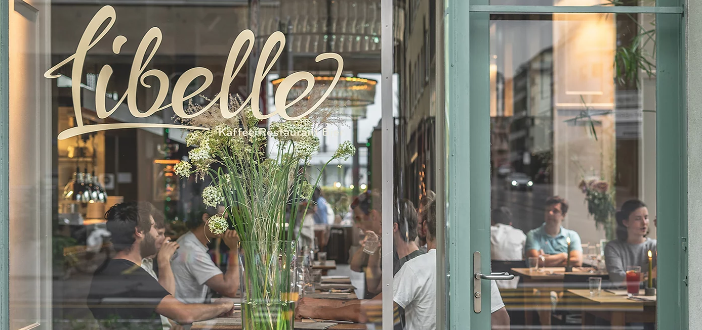 Glasfenster Libelle, Creme Aufschrift